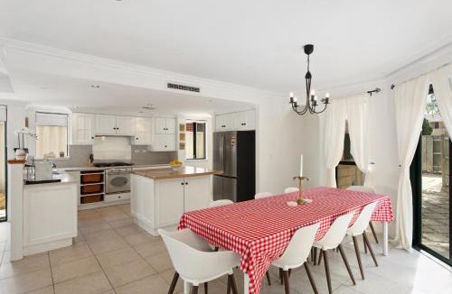 Sorrento House | Entire Home Steps to Sorrento Beach