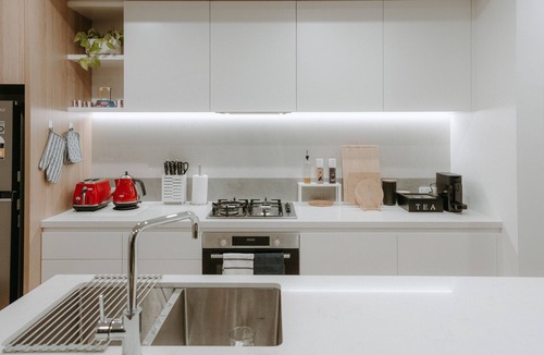 Glen Iris Apartment | Entire Spacious 3BR Luxe Apt in Camberwell