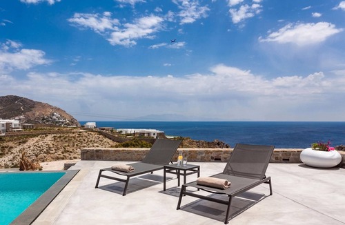 Elia Villa | Epic Twin | Luxurious 14 bedrooms villa for 28.