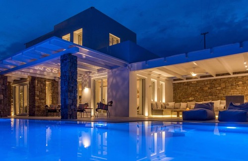 Elia Villa | Epic Twin | Luxurious 14 bedrooms villa for 28.