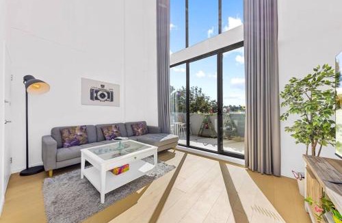 Epping Apartment | Epping Sunlit Luxury Loft - 2Beds & High Ceilings