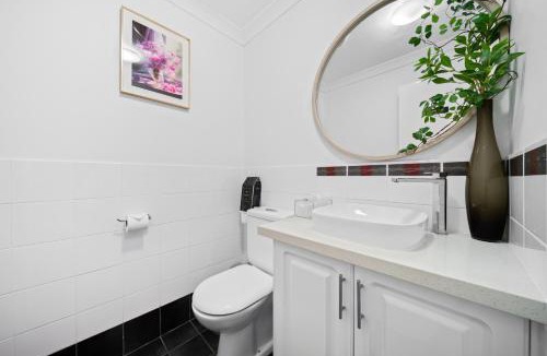 Victoria Park House | Equitice Spring Moonlight Villa