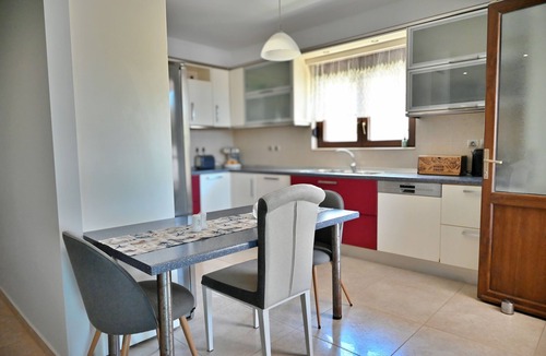 Petaloudes Apartment | ✨ Erato Superior Suite: Your Modern Oasis 🏛️