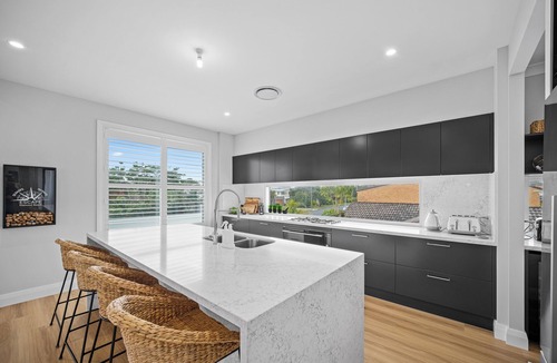 Diamond Beach House | Escape - Just 62 Steps to the gorgeous Diamond Beach