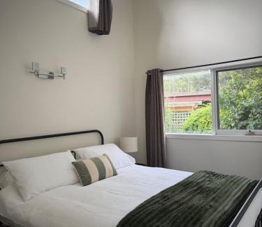 Upper Ferntree Gully House | Escape to the Hills- Charming home with city views & close to the to the 1000 steps