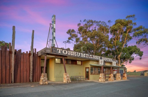 Torrumbarry House | Escape to Torrumbarry's Hidden Gem and Make Memories by the Murray! Sleeps 20+