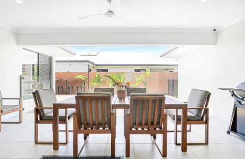 Smithfield House | Escape to Villa Catana: Spacious Home with Pool, Lush Gardens, and Close to Nature!