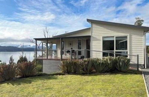 Brooks Bay House | Esperance Landing, waterfront luxury