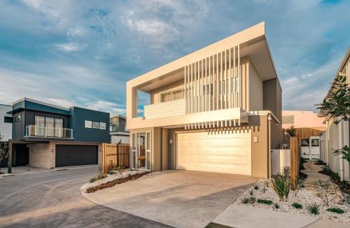 Peregian Beach House | Essence Peregian Beach Resort - Saltbush 5 Bedroom Luxury Home with Private Pool
