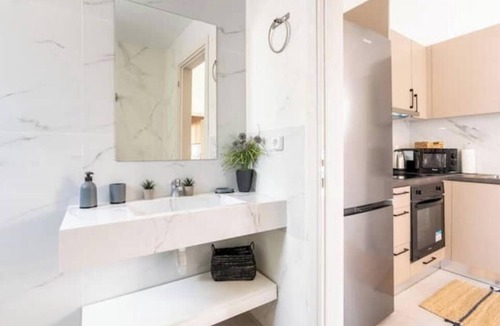 Rhodes Town Apartment | Evan Suites No 2 Apartment with Wi-Fi and Air Conditioning