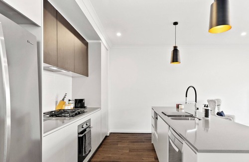 Carrum Downs House | "Everything is Grey" 4-bedroom townhouse with all you need for a perfect stay.