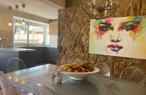 Tullamarine House | Evies White House Oasis I Pool & Close to Airport