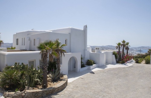 Tourlos Villa | Excellent Mykonos Villa | 7 Bedrooms | Villa Zircon | Great for a Larger Groups