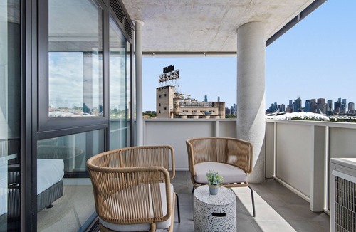 Cremorne Apartment | Executive 2-Bed Apartment with Views, Gym and Spa