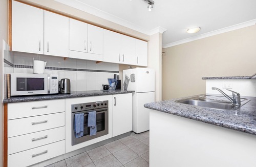 Perth Central Business District Apartment | Executive Apartment, Parking, Pool in Perth