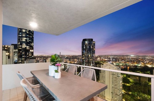 Brisbane Central Business District Apartment | Executive Sub-Penthouse Suite in Heart of the City with RiverViews FastWIFI Carpark with Casino View