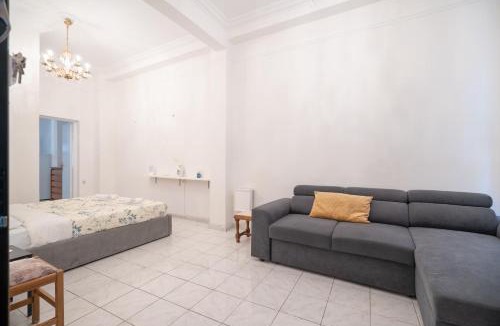 Vyronas Apartment | Explore Athens from a Vibrant Neighbourhood Apt