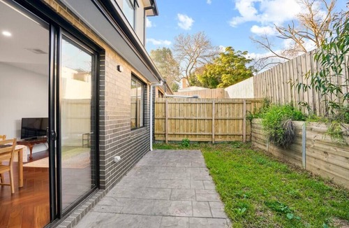 Doncaster House | Exquisite 2BR Townhouse In The Heart of Doncaster