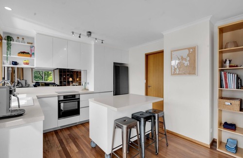 Coningham House | Exquisite Coastal Retreat: Waterfront Coningham Oasis near Bruny & Hobart