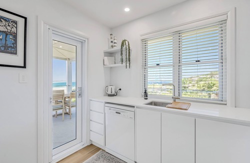 Crescent Head House | EXQUISITE HOLIDAY HOME WITH OUTSTANDING OCEAN VIEWS - Newly Renovated