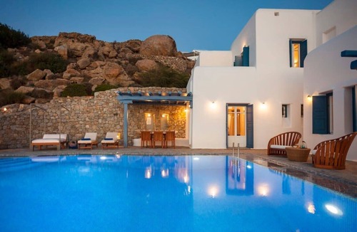 Mykonos Town Villa | Extravagant Villa with Fascinating Infinity Pool