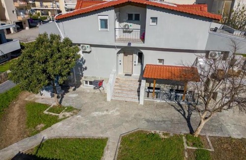Neoi Epivates Apartment | F & R Villa