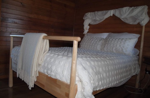 Matheson Cabin | Fabulous Country Stay on New England cattle & sheep property