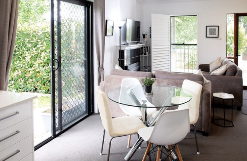 Bowral Villa | Fabulous Villa in central Bowral, all modern conveniences with fenced yard