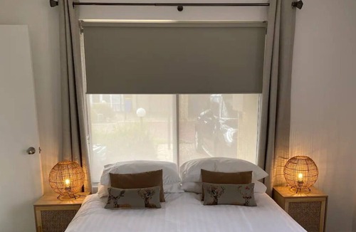 Collingwood Park House | Fall asleep to the sound of the waves.