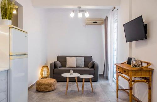 Posidonia Apartment | Family by the sea Syros