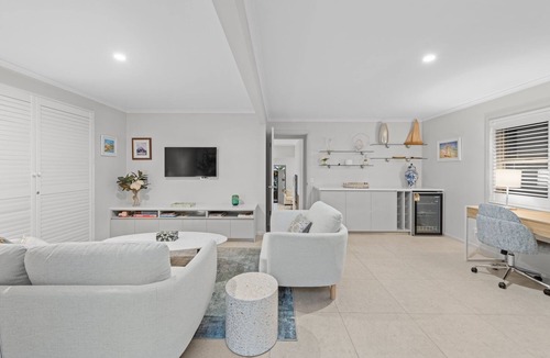 Hamilton House | Family-Friendly 3BR with Pool Near Brisbane
