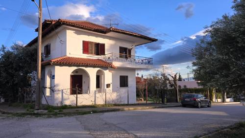 Chalkidona Apartment | Family-friendly apartment in a village house with 4K NETFLIX and Fast Internet, 30 mins away from Thessaloniki