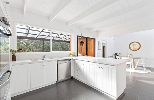 Rye House | Family fun & relaxation, swim spa, games room, 1 acre of land (sleeps 8)