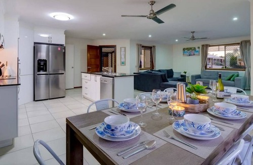 Pialba Apartment | Family get away, free wine, wifi and pet friendly.