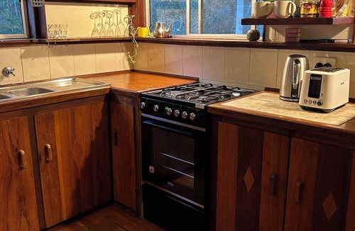 Mooloolah Valley House | Family Home - Pets welcome . 15km to Australia Zoo, 20km to amazing beaches.