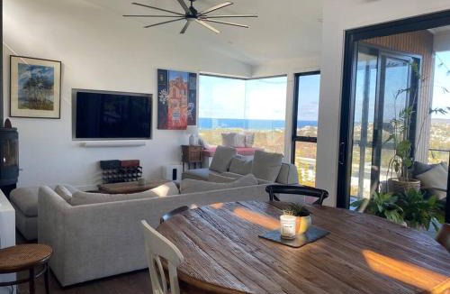 North Curl Curl House | Family home with pool and views
