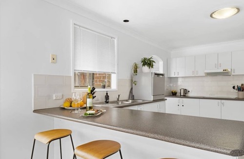 Killarney Vale House | Family Relaxation, close to Lake and Beaches.