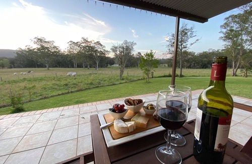 Boolambayte Cottage | Farm Stay With Shared Access to the Pool, Tennis Court, Entertainment/games Room