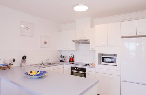 Mollymook Beach Apartment | Fathoms 15 Beach, pool, Tennis and Wifi Linen Provided