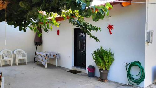 Gefira Mpania Apartment | Fay's