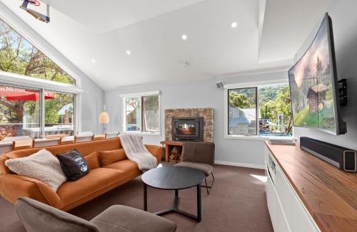 Thredbo Ski Chalet | Feathers Lodge