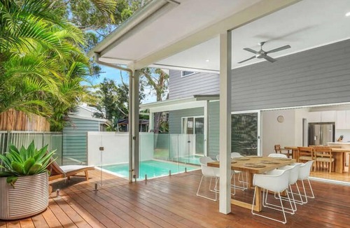 Bateau Bay House | Featuring a stunning open-plan living and dining area, this sunny, light-filled, well-appointed, ful