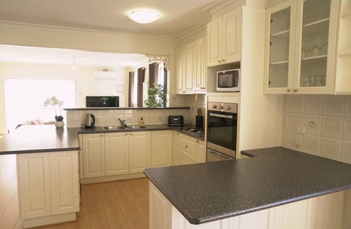 Ferntree Gully House | Ferntree Gully 5BRM Family Home Free Parking Wifi