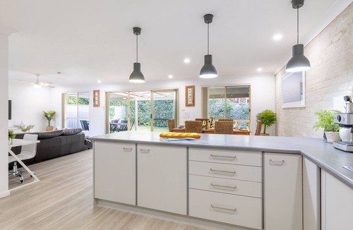 Fingal Bay House | Fingal on Whitesands- all on ground level with air con, wi-fi and boat parking