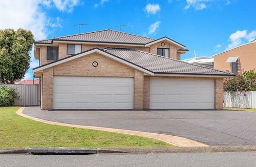 Fingal Bay House | Fingal Sands 10A - A walk on the sand is just a short stroll from this modern duplex