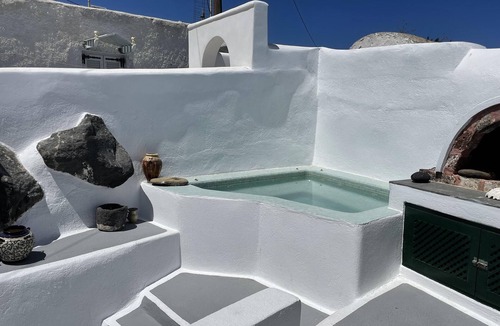 Fira Villa | Fira 2-Bed Villa, Sleeps 5 with Outdoor Hot Tub