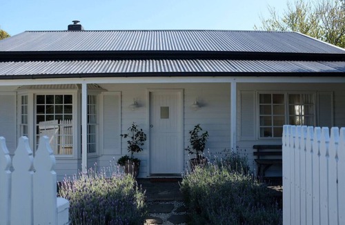 McCracken Cottage | Fisherman’s Cottage - c1945 cottage by the sea