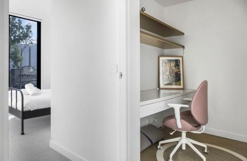 West Melbourne Apartment | Flagstaff Stanley - Experience Cityscape Simplicity
