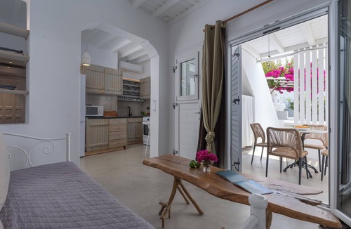 Agios Stefanos Hotel | Flaskos Luxury Suites