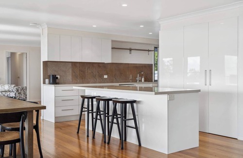 Flaxton House | Flaxton Garden Home with Spectacular Coastal Views